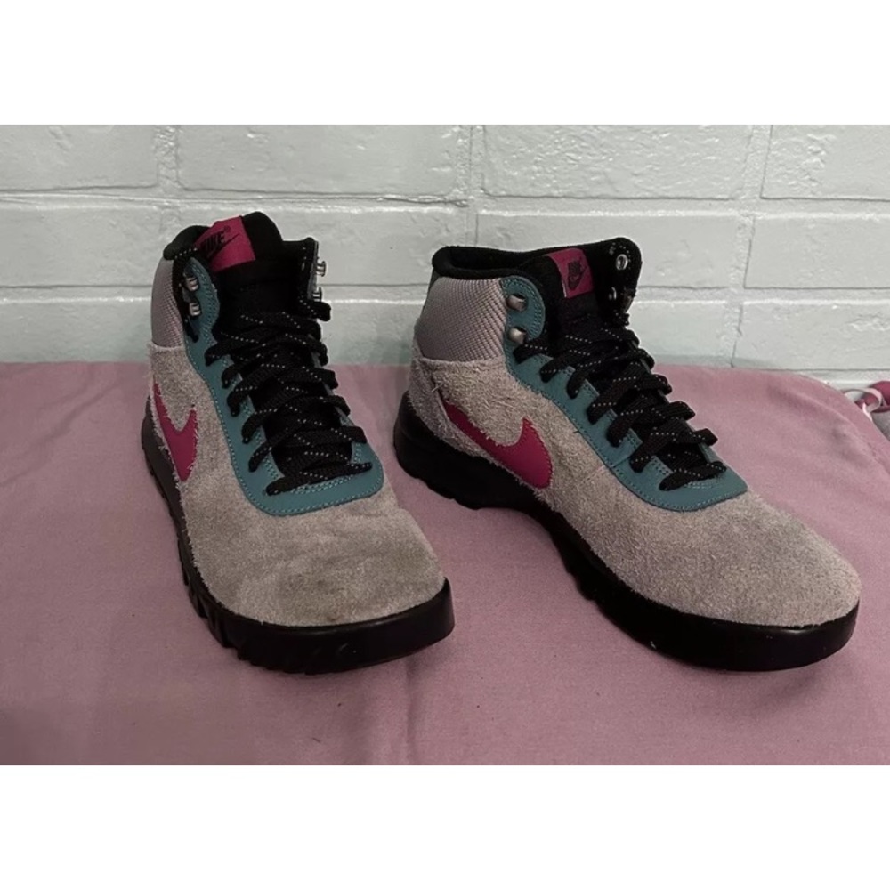 Nike Air Woodland “hiking” “winter” boots. Size 8.5 - Picture 2 of 7